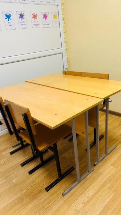 Продаю парты стулья,доску и полку книжную