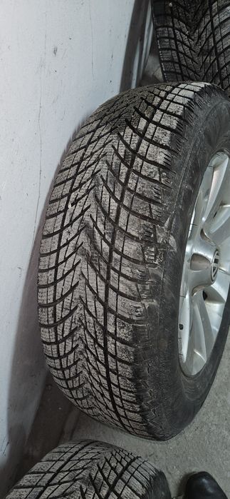 Джанти с зимни  гуми 215 65 16 vw
