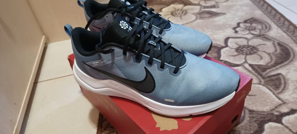Маратонки     nike 30,5 см