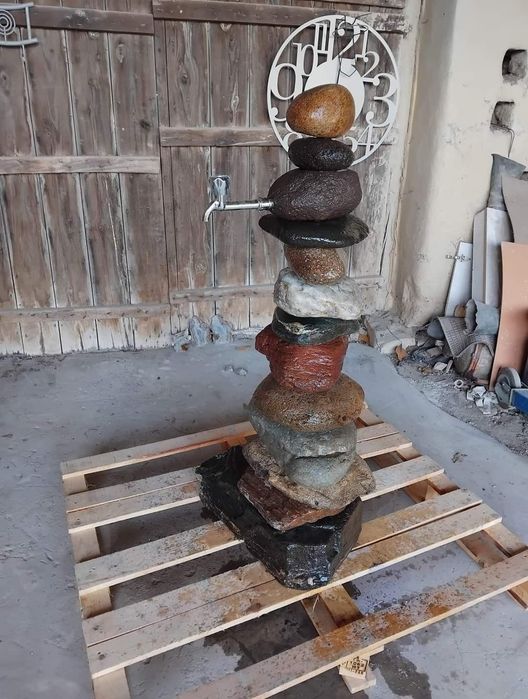 Уникална градинска чешма от речен камък