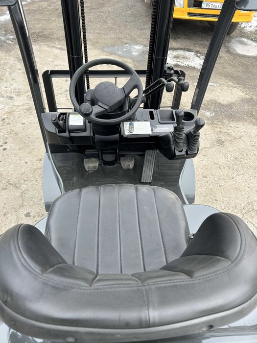 Продам вилочный погрузчик (кара)