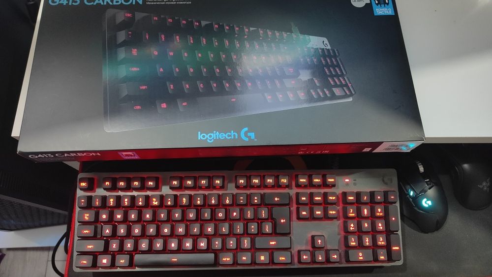 Tastatura Logitech G413 Carbon Red