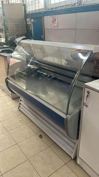 Холодильник витринный
