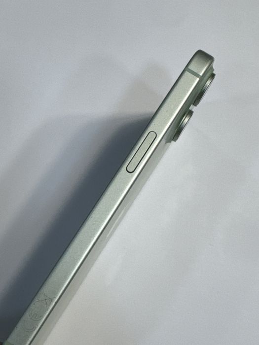 iPhone 15 Verde cu 100% Bateria
