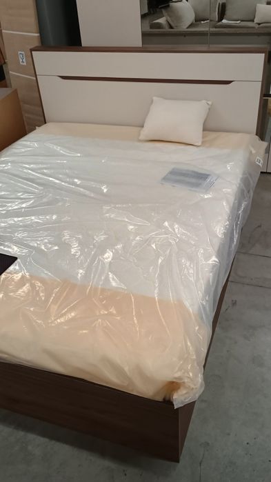 Спалня чисто нова