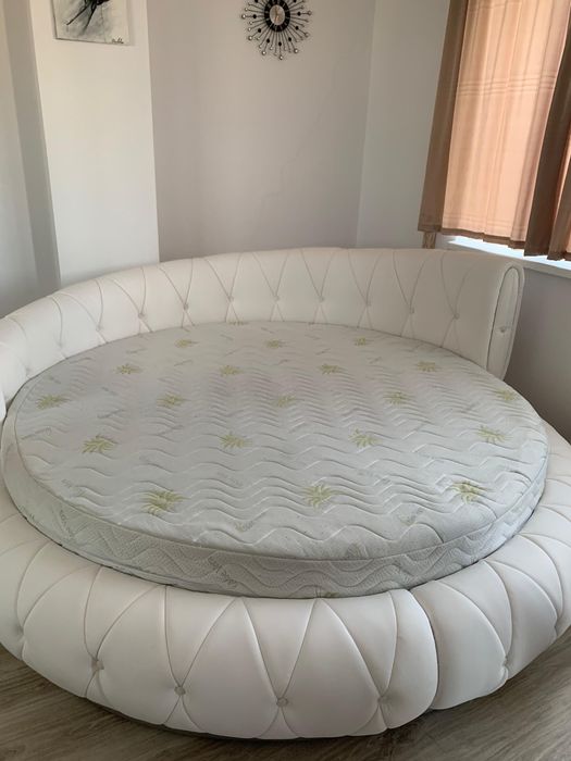 Pat rotund piele alba ecologica 230 cu saltea rotunda de 2 m