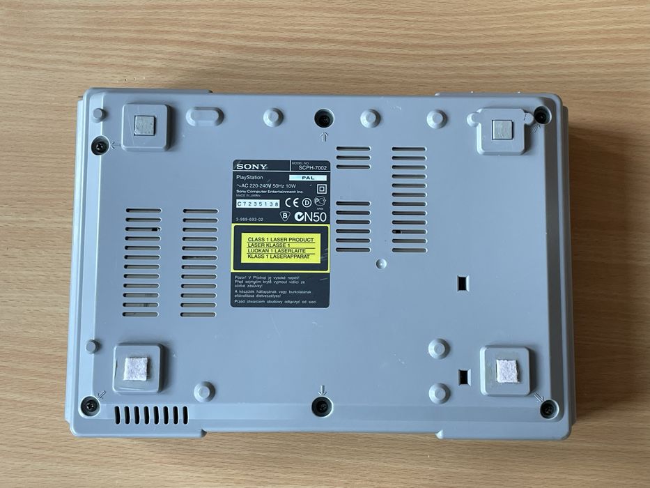 Rezervat - PlayStation 1 (PS1) SCPH-7002 in stare foarte buna