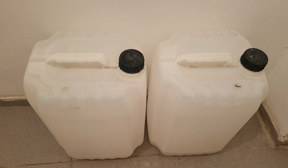 Продам 20 л пластиковые канистры