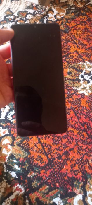 Samsung A12 rangi qizil