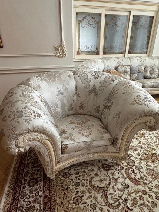 Диван с креслом