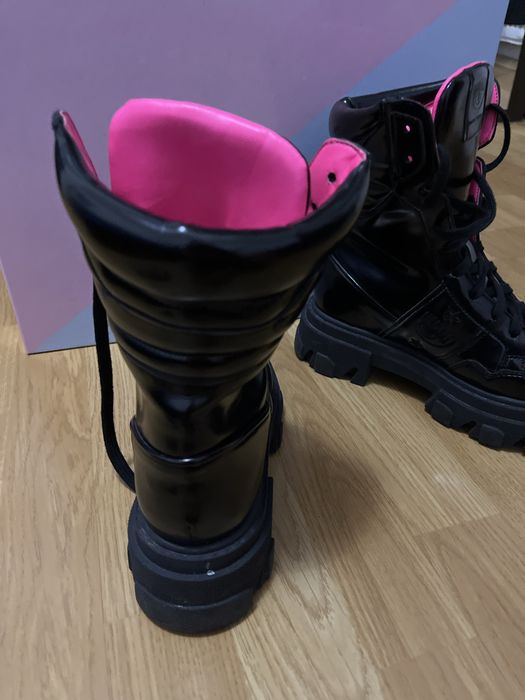 CHIARA FERRANGI,Cesare Paciotti,Diverso,Cafenoar