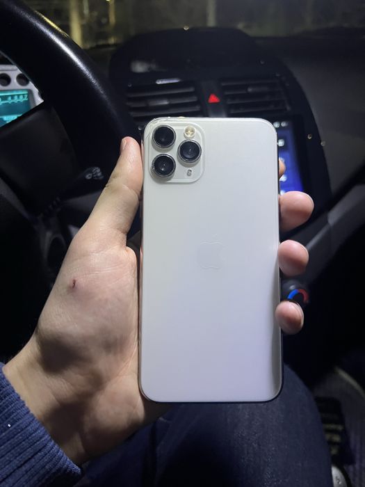 11 pro 256 white sotladi