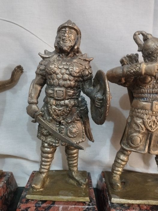 Статуэтки сувенир бронза