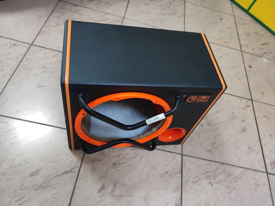 Продам короб для сабвуфера