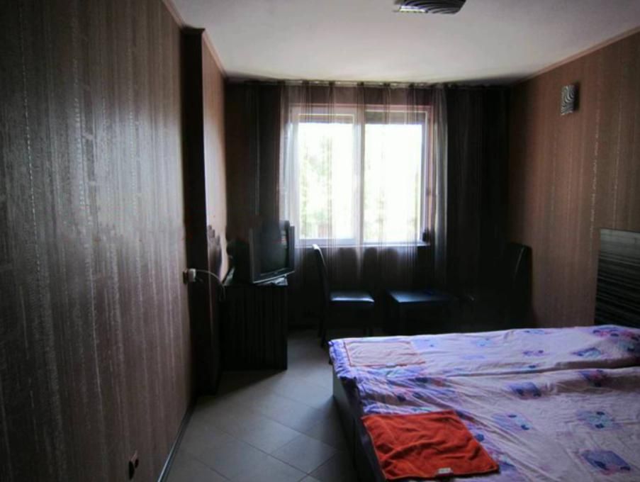 Продава се Тристаен апартамент в София, Студентски град - 96 кв.м за 2292 €/кв.м - Снимка #2