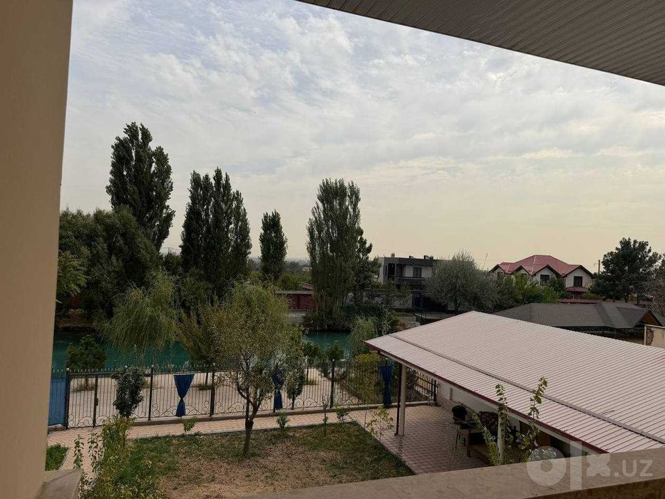 Продам дом на участке 14 соток с выходом на Бозсу.Кибрай.Сохибкор.