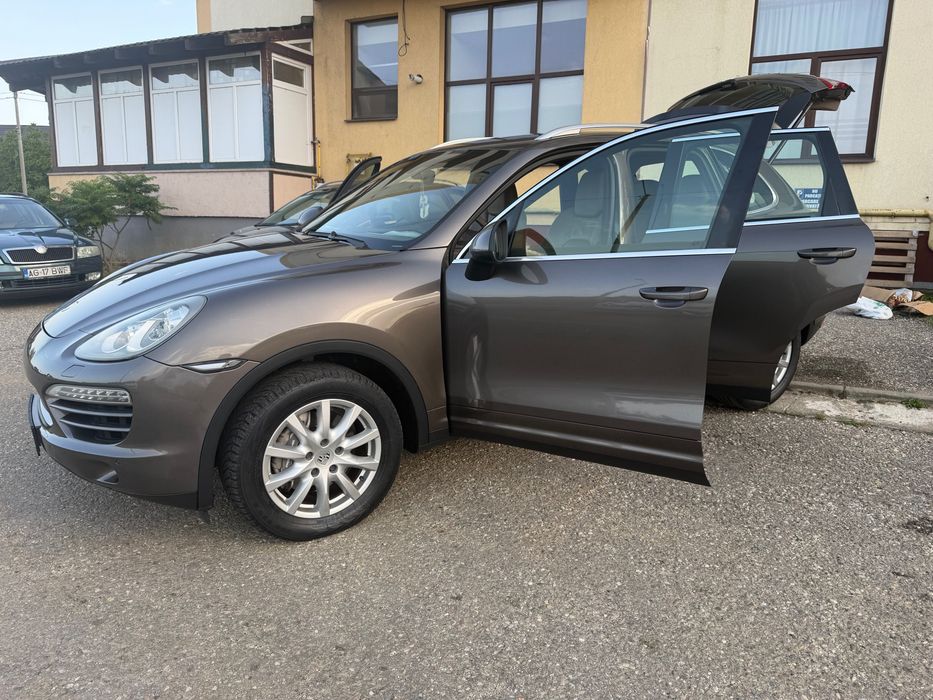 Vând / Schimb cu proprietate imobiliară ( teren / garsoniera / etc  / + diferența ) -  Porsche Cayenne 2013 Diesel