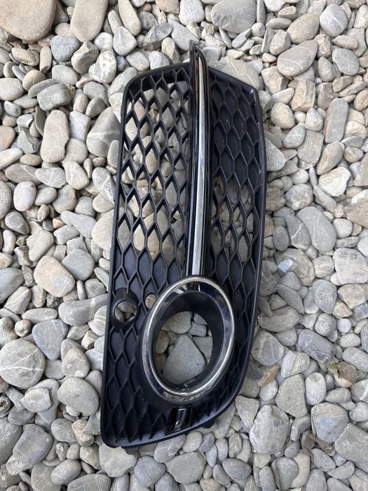 Grilă dreapta bară față audi q5.s linne.cod:8r0807681.s.