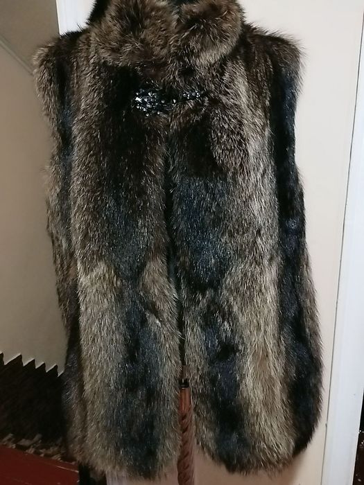 Мех натуральный Жилетки и Шубы Енот и Норка Новые