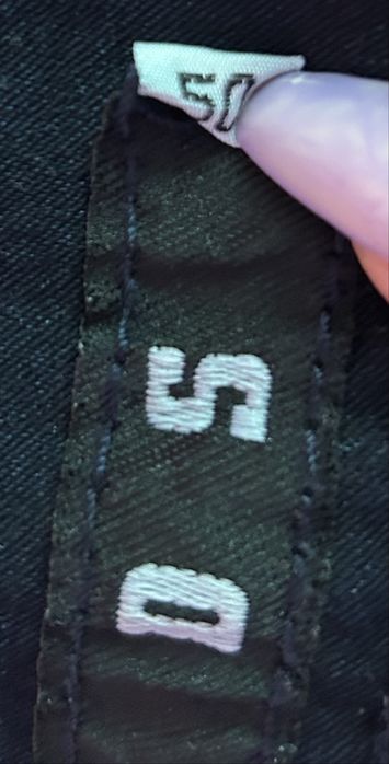 Дънки в тъмносин цвят