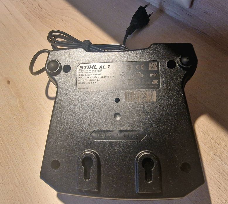 Стандартно зарядно устройство STIHL AL 1