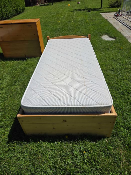 Легла с матраци и ракла