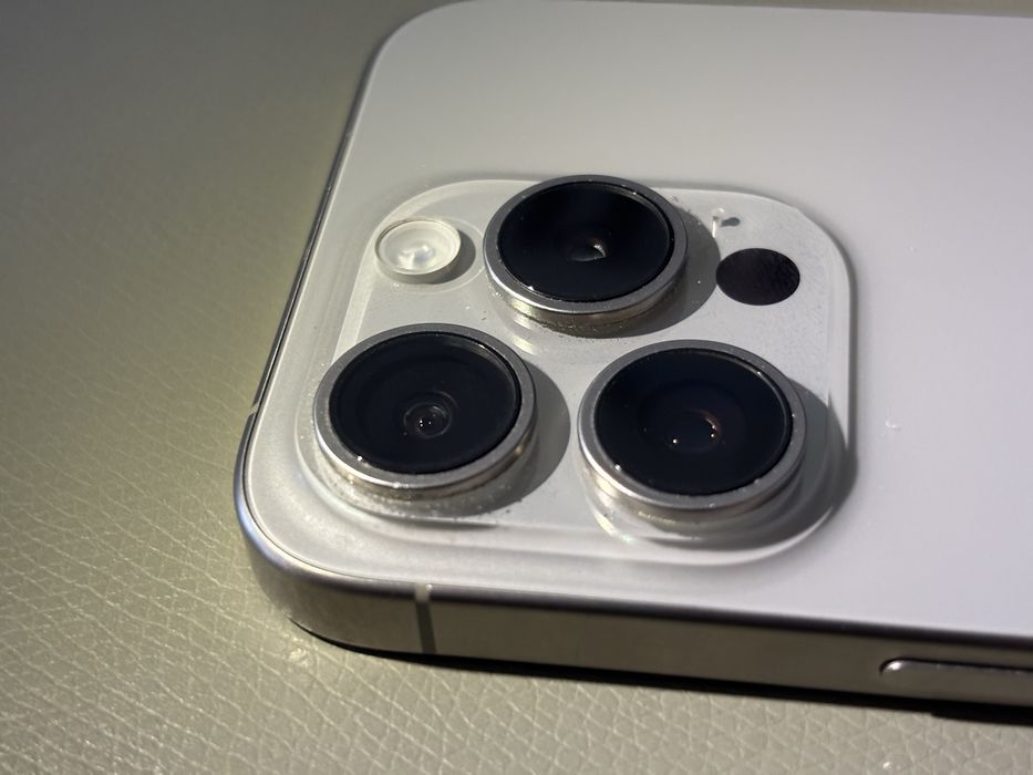 iPhone 15 Pro 128GB, liber rețea, garanție Altex 09.2026, baterie 89%, full box