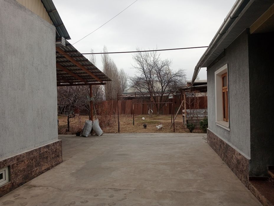 Uy sotiladi 1 sotix uchun 20000$