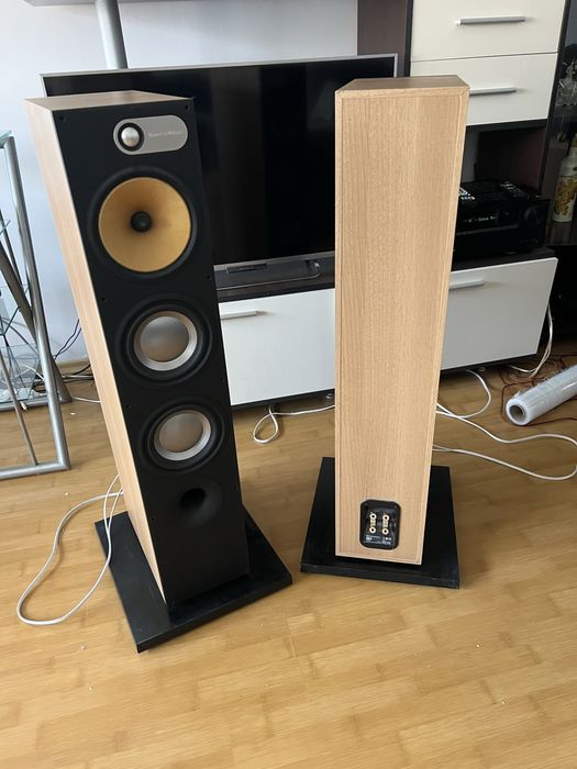Boxe de podea Bowers &Wilkins B&W 683