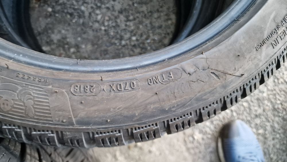 295 35 19 Pirelli 2 anvelope iarna ca noi