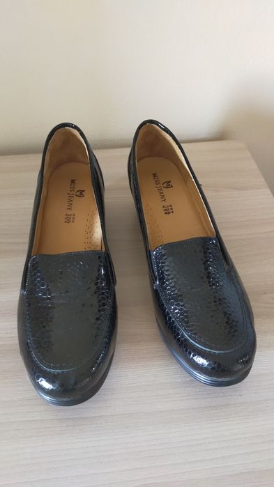 Кожаная женская обувь