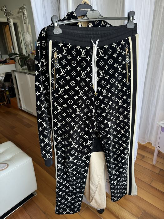 Louis Vuitton спортен костюм