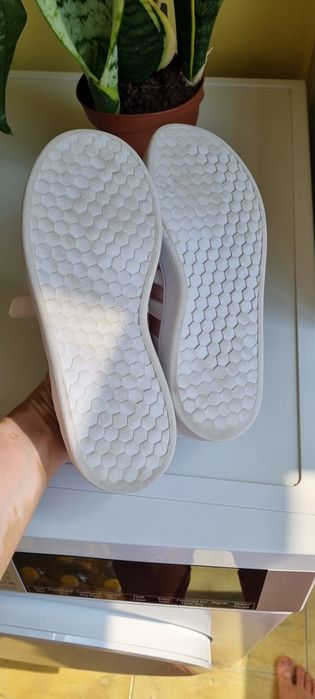 Маратонки адидас