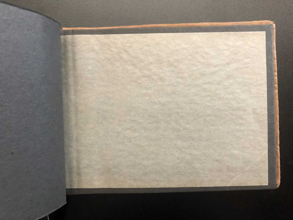 Продавам винтидж старинен луксозен албум за снимки с кожена корица