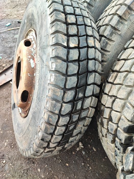 Vând cauciucuri Kama cu sau fără jante dimensiune 1100/20!