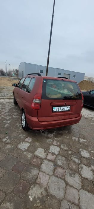 Автомобиль Спейс Стар