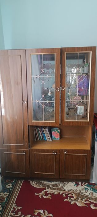 Yog'ochdan qilingan shkaf