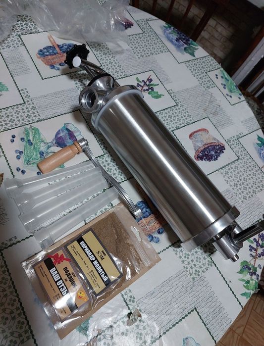 Продам колбасный шприц