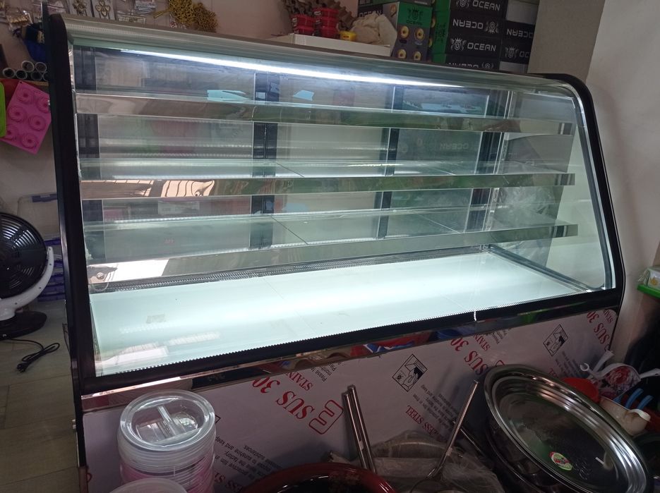 Витриний холадильник