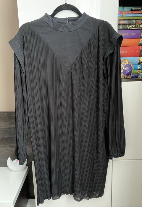 Zara черна къса рокля с плисета, L размер