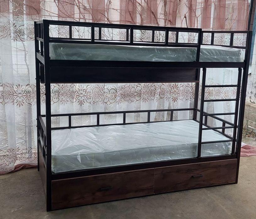 Кровать двухъярусная.