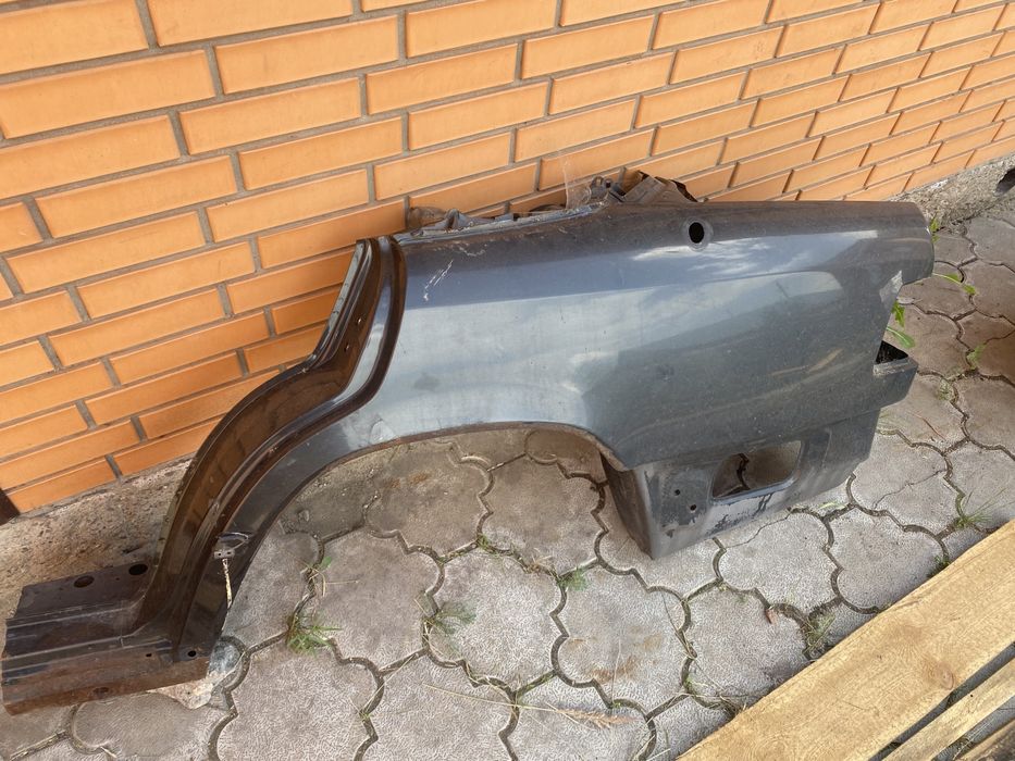 Крыло на w124