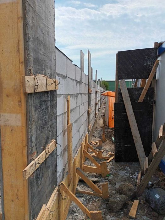 Construim garduri si porti din panouri stil jaluzele, sipca metalica, tabla cutata, BCA