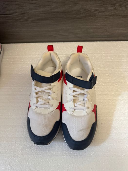 Adidasi incaltaminte copii (baieti) Skechers (1pereche) Geox (2 perechi)  Vans (1 pereche)  Zara (1pereche) Okaidi (1) Le coq sportif (1)numarul 34