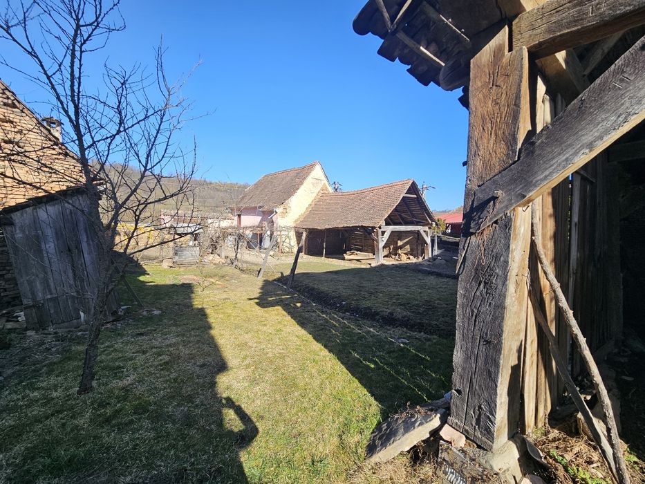 Direct proprietar - Casă tradițională saseasca în Cloasterf , comuna Saschiz