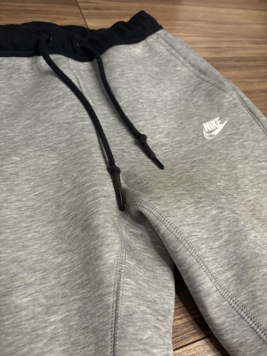 Pantaloni Nike Tech