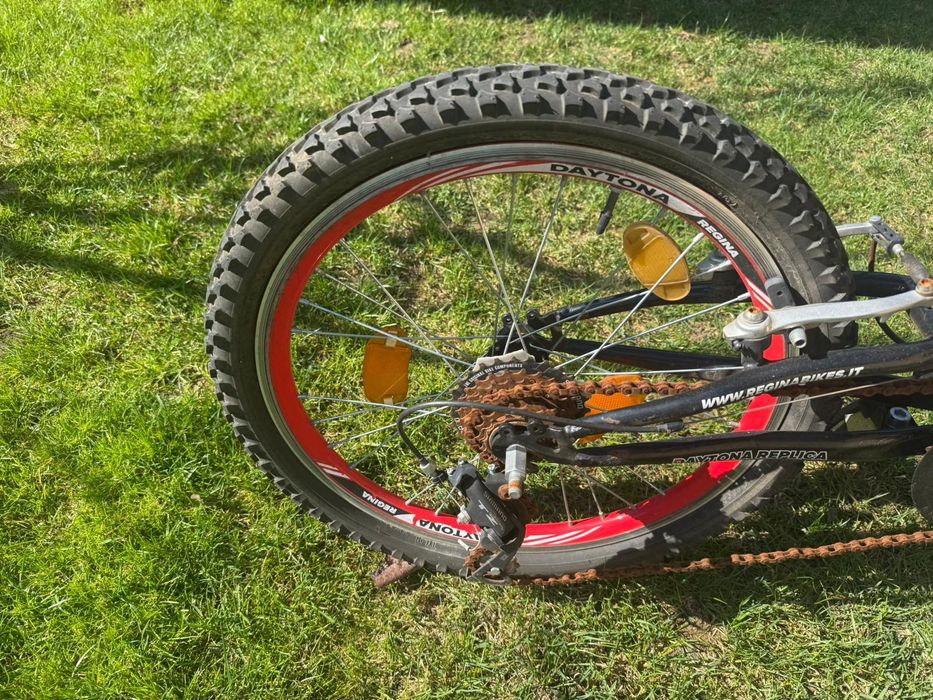 Vând bicicleta cu suspensie cu roti pe 20