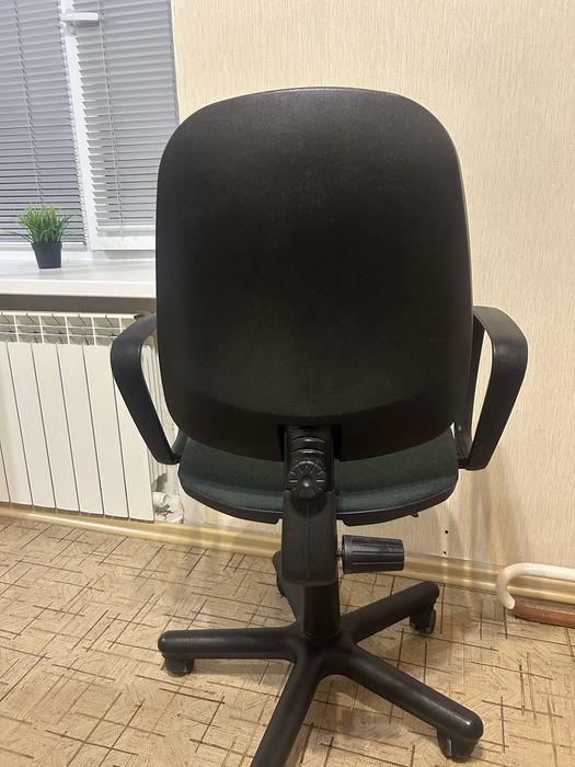 Офисный стул в хорошем качестве