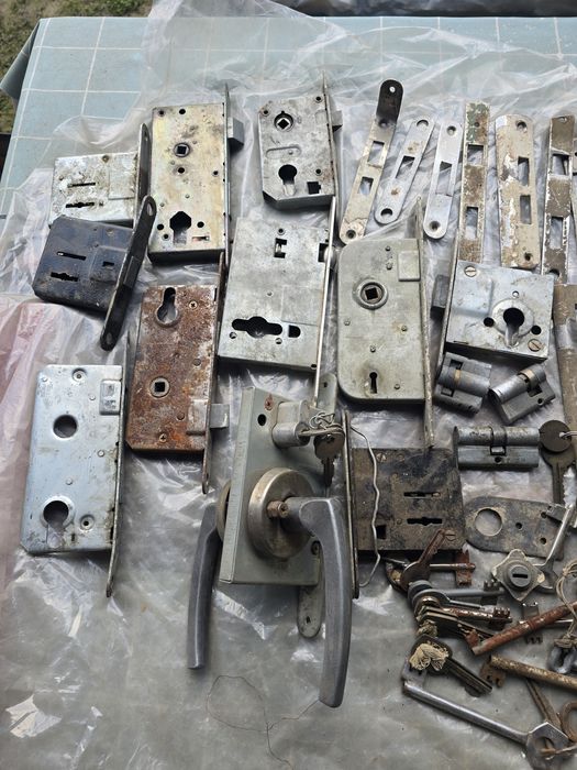 Замки ключи и аксесуары