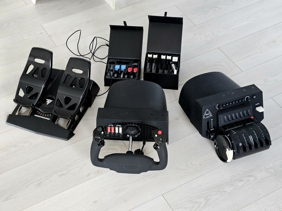 Simulator aviatie Honeycomb Alpha + Bravo, Thrustmaster rudder